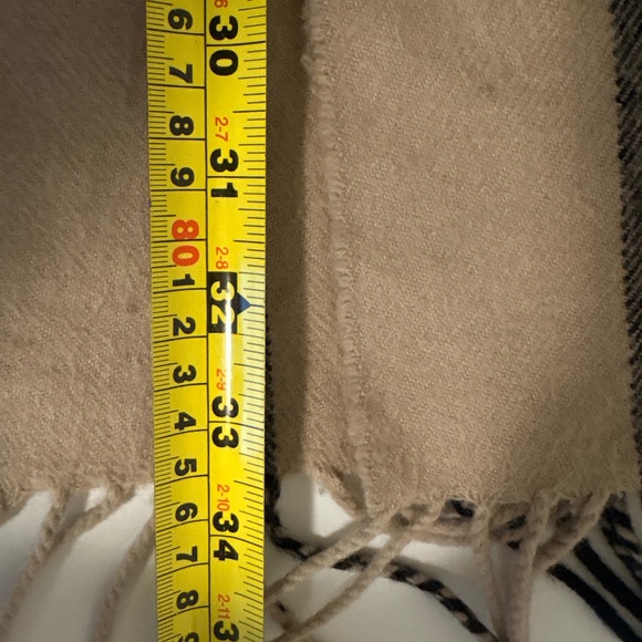 Plaid scarf 100% cashmere Made in Scotland EUC - Picture 4 of 5